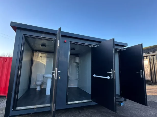 Restroom Unit (Toilets & Sinks)